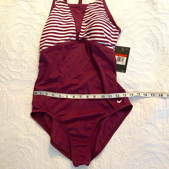 NIKE Villain -red one-piece swimsuit ππ»ββοΈ - Picture 11 of 13